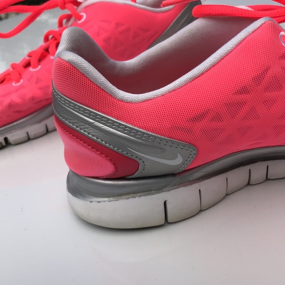 Neon Nike training sneakers - Picture 4 of 13